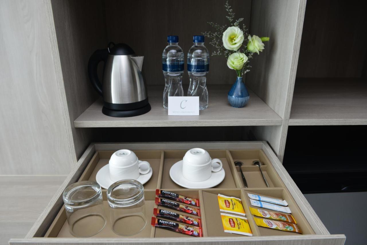 Centre Point Hotel Terminal21 Korat Nakhonratchasima Buitenkant foto A tea and coffee tray in a hotel room